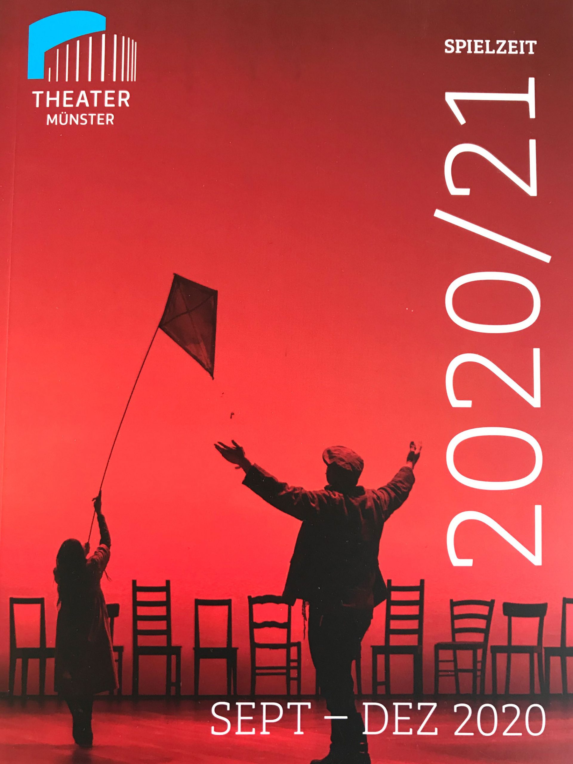 Titel des Spielzeitheftes des Theater Münster 2020/21